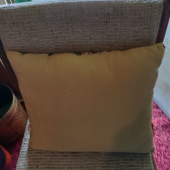 ANIMAL PRINT DECORATIVE PILLOW. - Picture 2 of 2